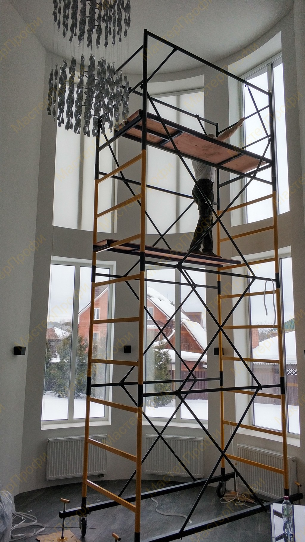 Монтаж рулонных штор на высоте