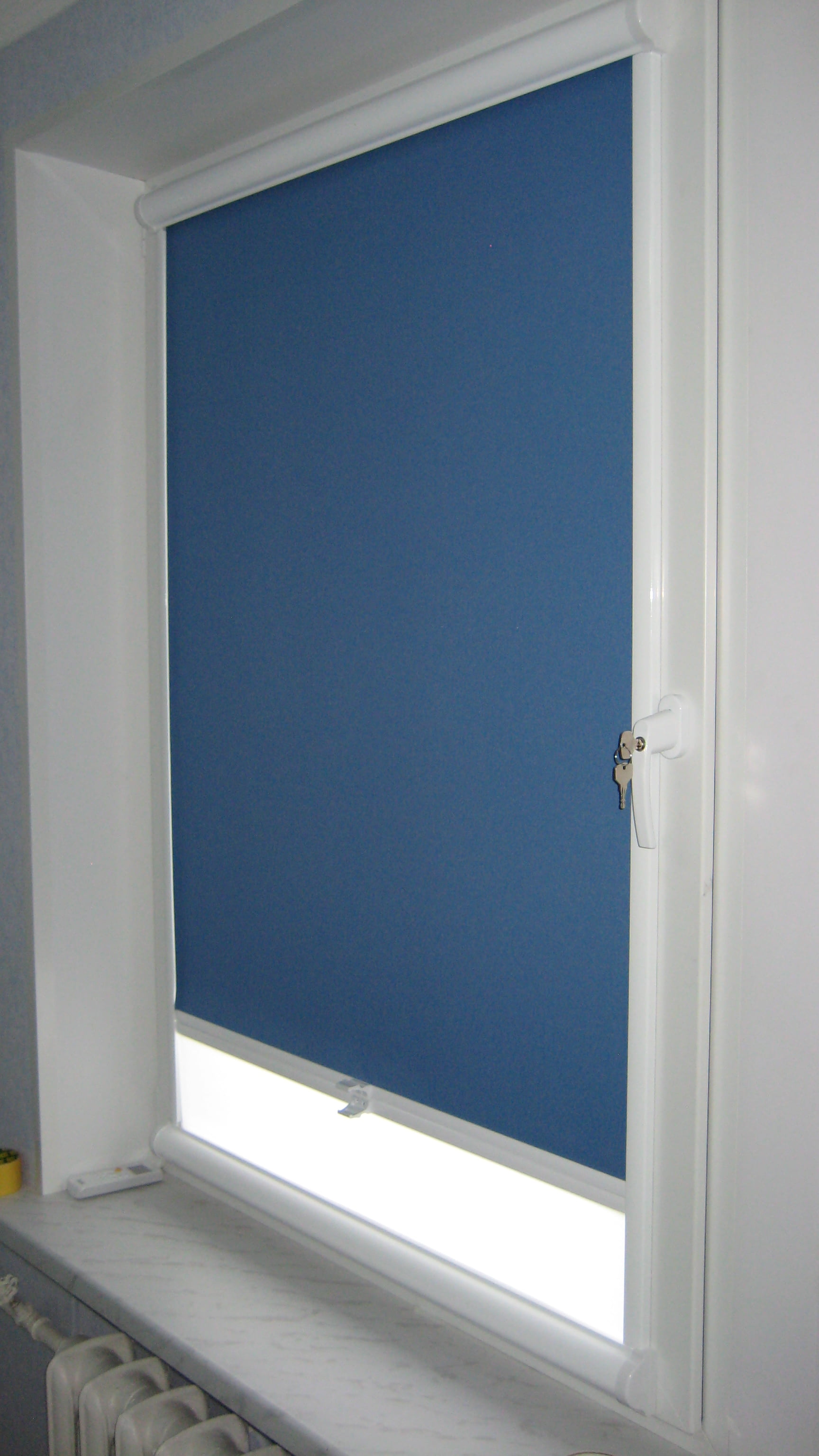 День-ночь, ткань black-out сверху, полупрозрачная ткань в кассете снизу