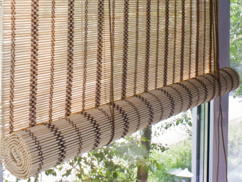 Рулонные бамбуковые шторы создадут в доме уют
